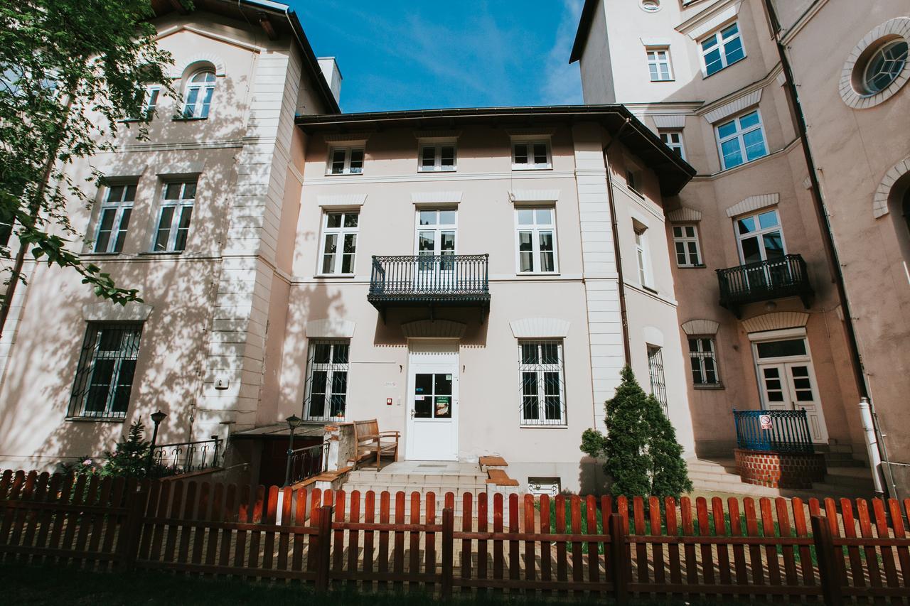 Erasmus Dorm Hotel Varsavia Esterno foto