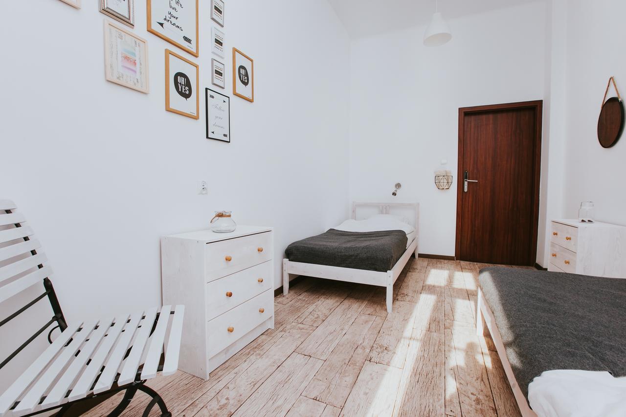 Erasmus Dorm Hotel Varsavia Esterno foto