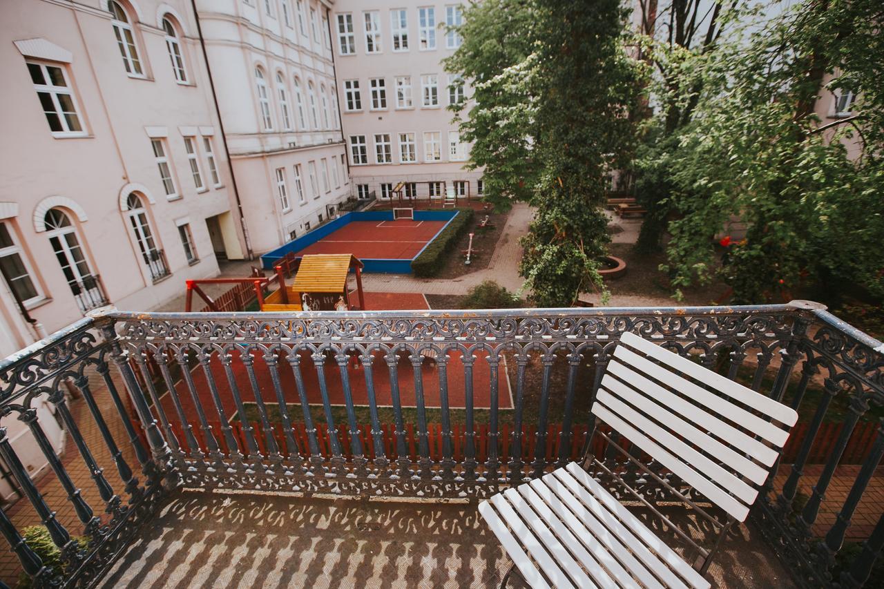 Erasmus Dorm Hotel Varsavia Esterno foto