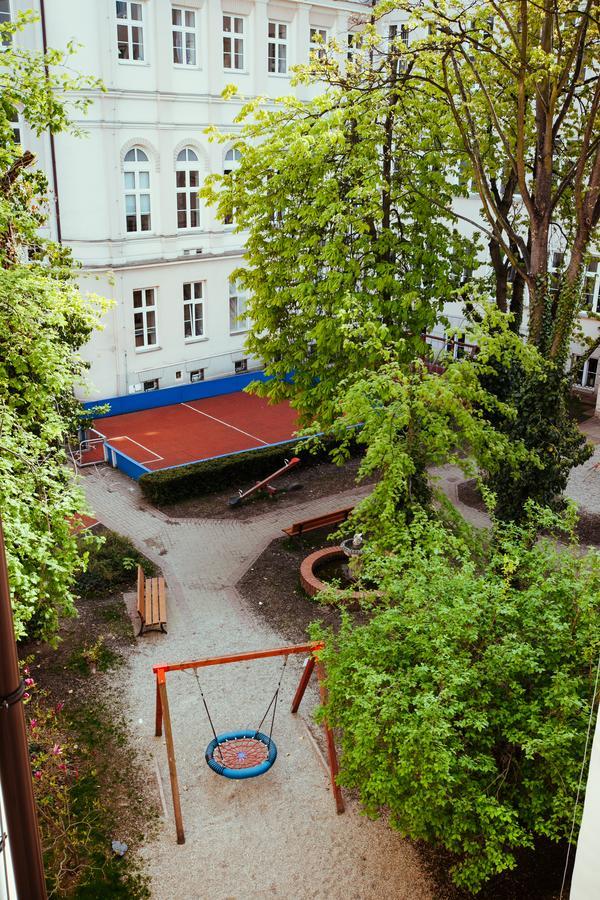 Erasmus Dorm Hotel Varsavia Esterno foto