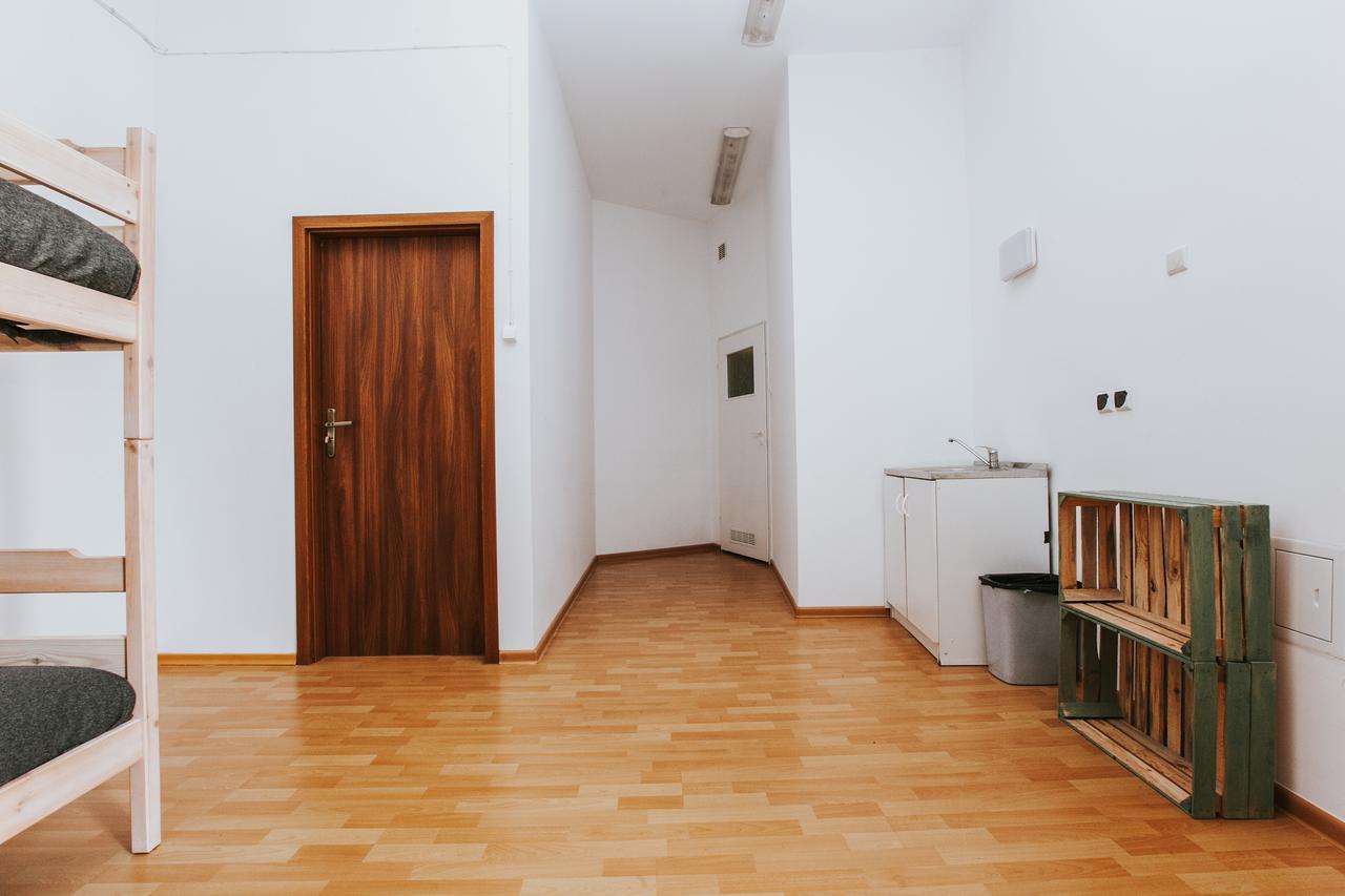 Erasmus Dorm Hotel Varsavia Esterno foto